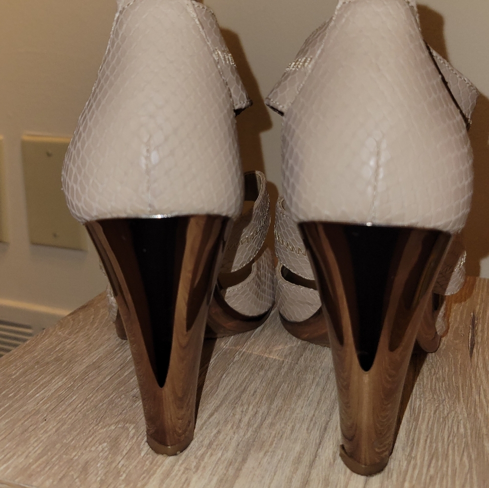 Shoes - Picture 3 of 4